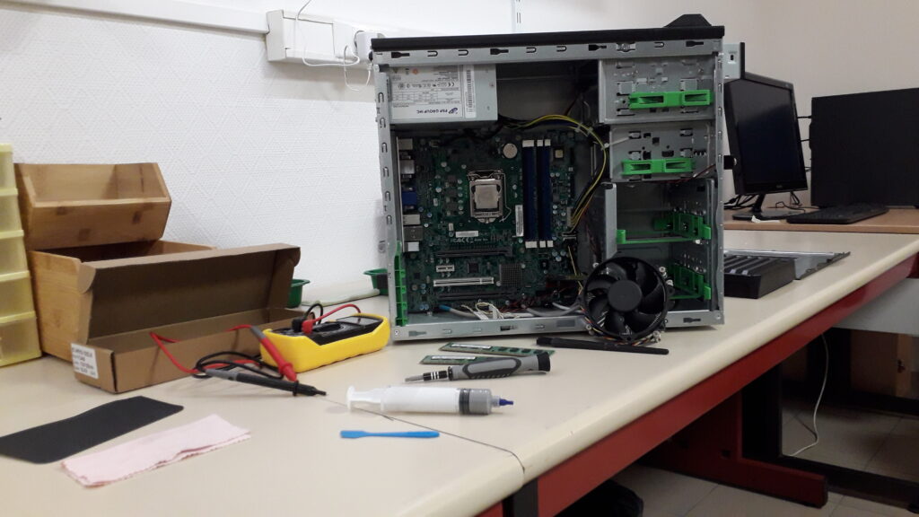 Reconditionnement informatique EBECOB - Unité centrale ouverte et matériel