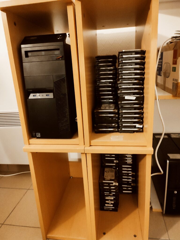 Reconditionnement informatique EBECOB - Rangement pour disque dur