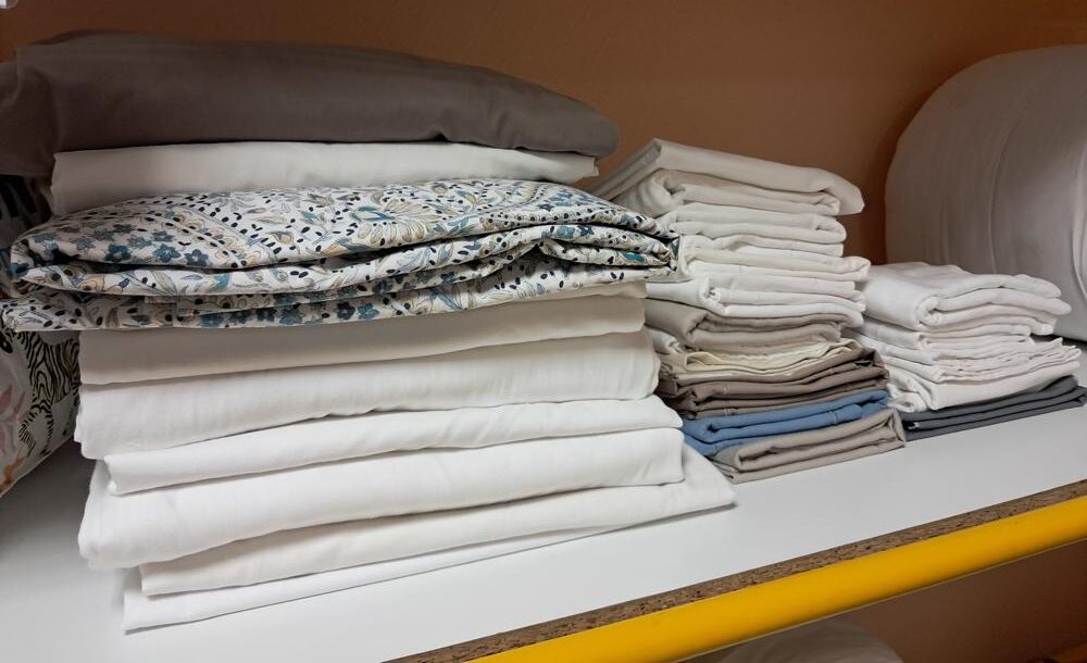 Blanchisserie - Piles de linges