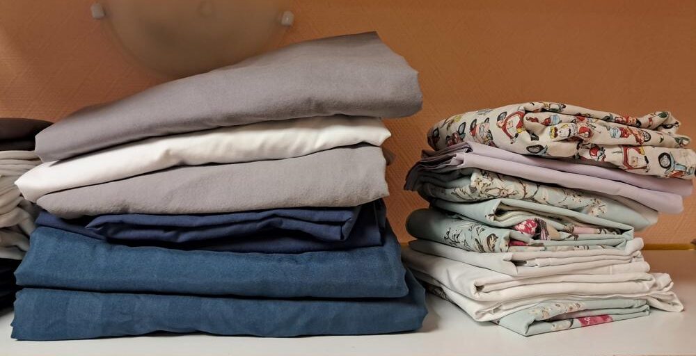 Blanchisserie - Piles de linges