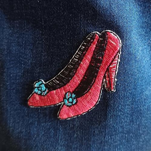 Broderie motif chaussures